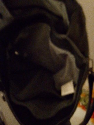 Bolso de piel negro con cremallera