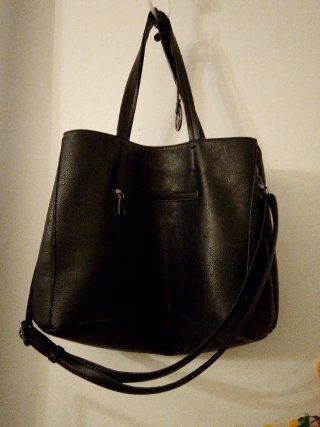 Bolso de piel negro con cremallera