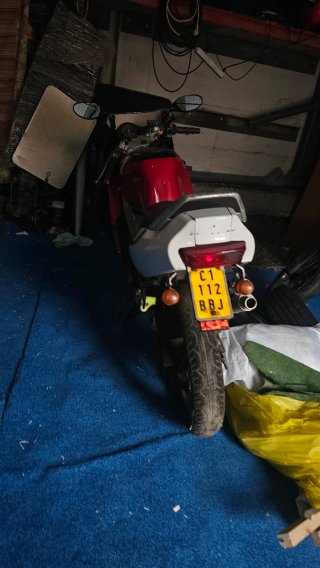 Yamaha Rojo/Blanco Moto Deportiva