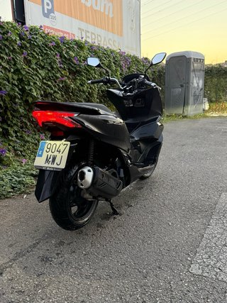 Honda PCX 125cc Scooter Negra