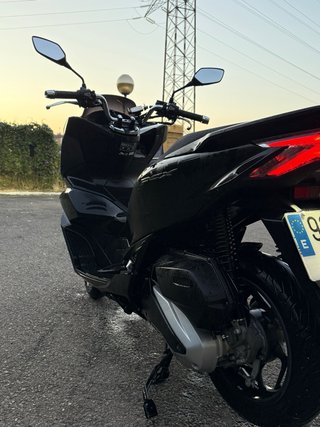 Honda PCX 125cc Scooter Negra