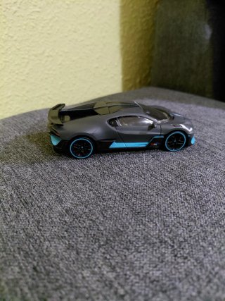 Bugatti Divo 1:43
