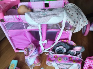Carrito de bebé con accesorios