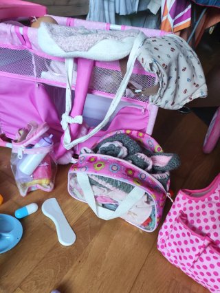 Carrito de bebé con accesorios