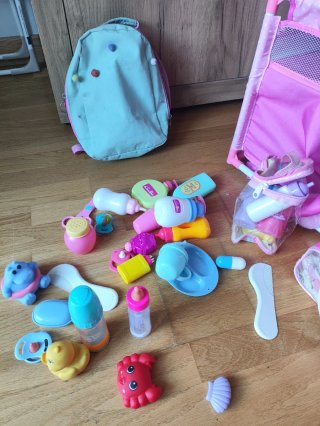 Carrito de bebé con accesorios