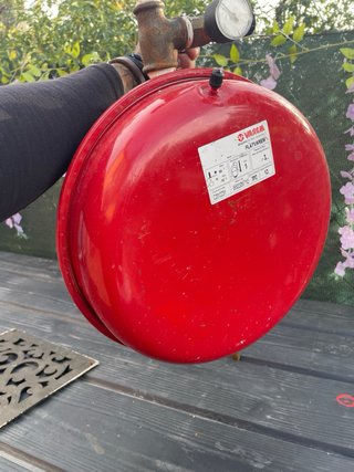 Vaso expansión Varem 12L con manómetro