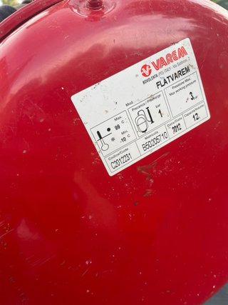 Vaso expansión Varem 12L con manómetro