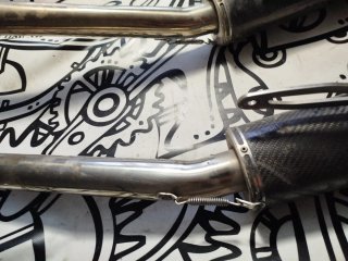 Escape Devil Carbono Suzuki