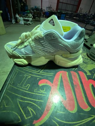 Zapatillas New Balance 9060 Beige Verde Nuevas