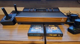 Atari 2600 Console con Joystick e Giochi