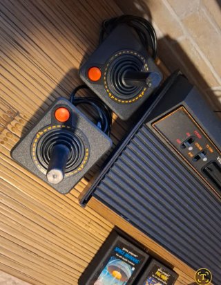 Atari 2600 Console con Joystick e Giochi