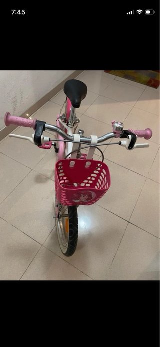 Bicicleta niña color rosa.