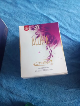 Scatole di profumi vuote (Chatter)