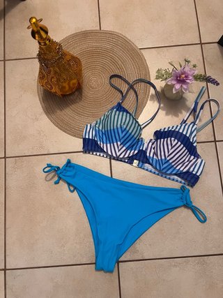 Costume da bagno bikini blu