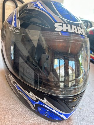 Casco de moto Shark azul y negro