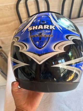 Casco de moto Shark azul y negro