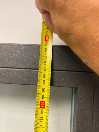 Puerta hierro con cerradura y pernillos