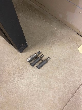 Puerta hierro con cerradura y pernillos