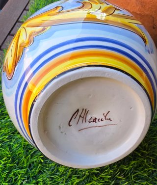 Botijo de cerámica blanca pintado a mano