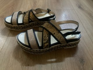 Sandali con zeppa n.38