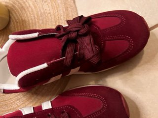 Scarpe sportive bordeaux e bianche