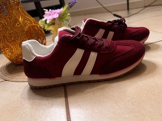 Scarpe sportive bordeaux e bianche