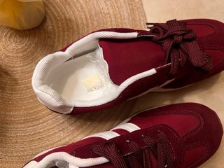 Scarpe sportive bordeaux e bianche