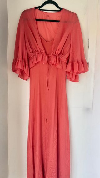 Vestido fiesta largo coral PH tirantes y capa
