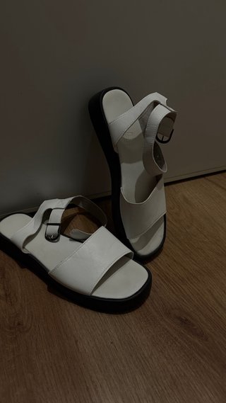 Sandalias blancas