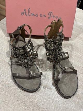 Sandalias Alma en Pena grises con pedrería