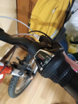Bicicleta infantil roja