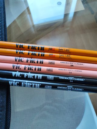 Portabaquetas y baquetas Vic Firth