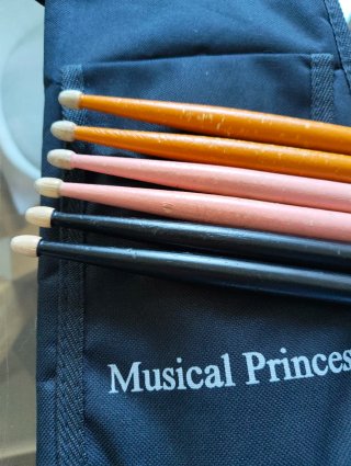 Portabaquetas y baquetas Vic Firth