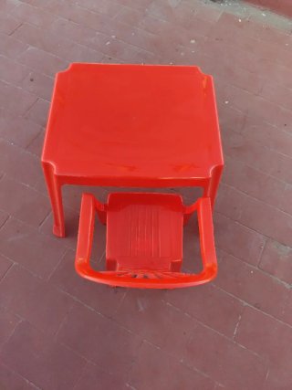 Mesa y Sillas Plástico Niños Roja