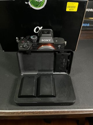Sony A7 IV + 2 Baterías + Cargador Neewer