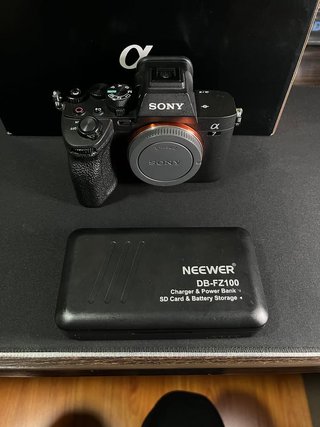 Sony A7 IV + 2 Baterías + Cargador Neewer