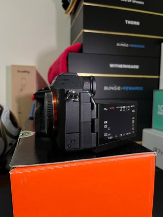 Sony A7 IV + 2 Baterías + Cargador Neewer