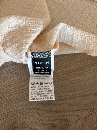 Top asimétrico Shein beige