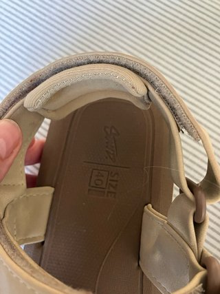 Sandalias engomada beige y marrón