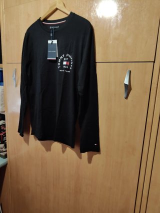 Camiseta Tommy Hilfiger manga larga negra