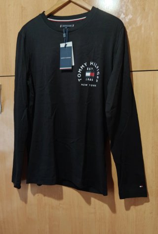 Camiseta Tommy Hilfiger manga larga negra