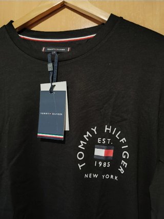 Camiseta Tommy Hilfiger manga larga negra