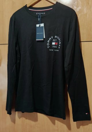 Camiseta Tommy Hilfiger manga larga negra