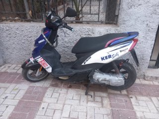Yamaha Jog RR por agua