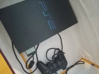 Consola PS2 con 2 mandos y 40 películas