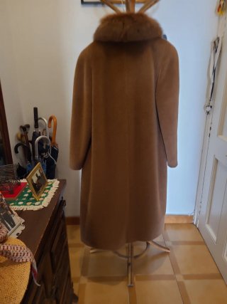Abrigo marrón mujer con cuello de pelo