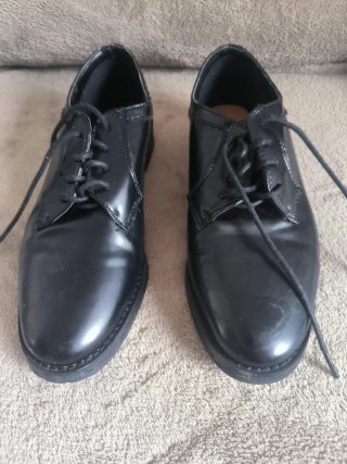 Sapatos clássicos pretos