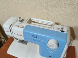 Máquina de coser AstraLux 8366