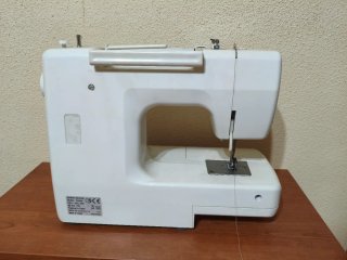 Máquina de coser AstraLux 8366