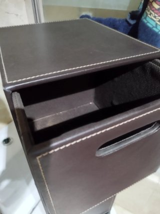 Cajonera de cuero marrón